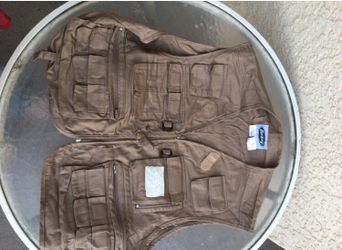 BRAND NEW Berkley Fishing Vest XL (Beige) – Never Used!