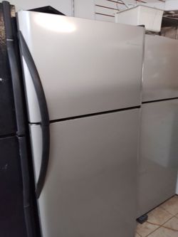 Frigidaire refrigerator works great