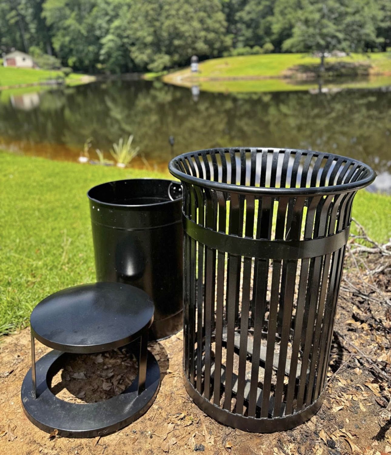 ULINE Industrial Black Plaza 32 Gallon Trash Can with Rain Lid and Removable Inner Bin