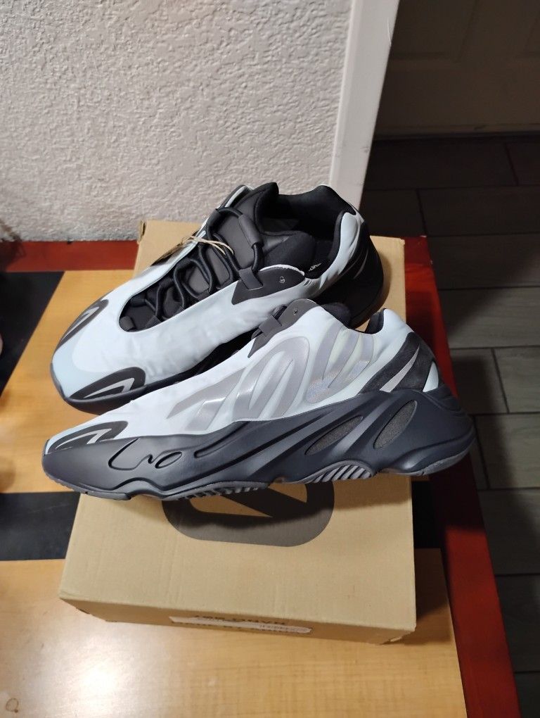 Adidas Yeezy Boost 700 MNVN