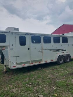 Titan Horse Trailer