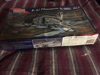 Monogram. F-4J phantom 11/ mig ace