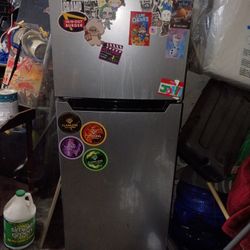 Magic Chef 4.8-cu. ft. 2-Door Mini Fridge with Freezer in Stainless Look