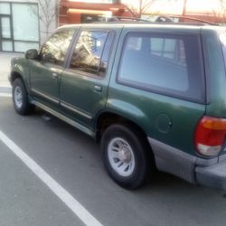 2000 Ford Explorer