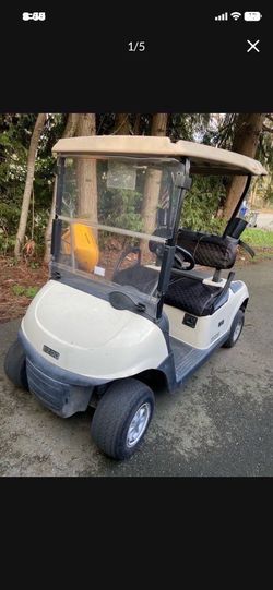 LOW PRICE MOVING- 2018 ELECTRIC GOLF CART