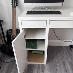 Make Up Table