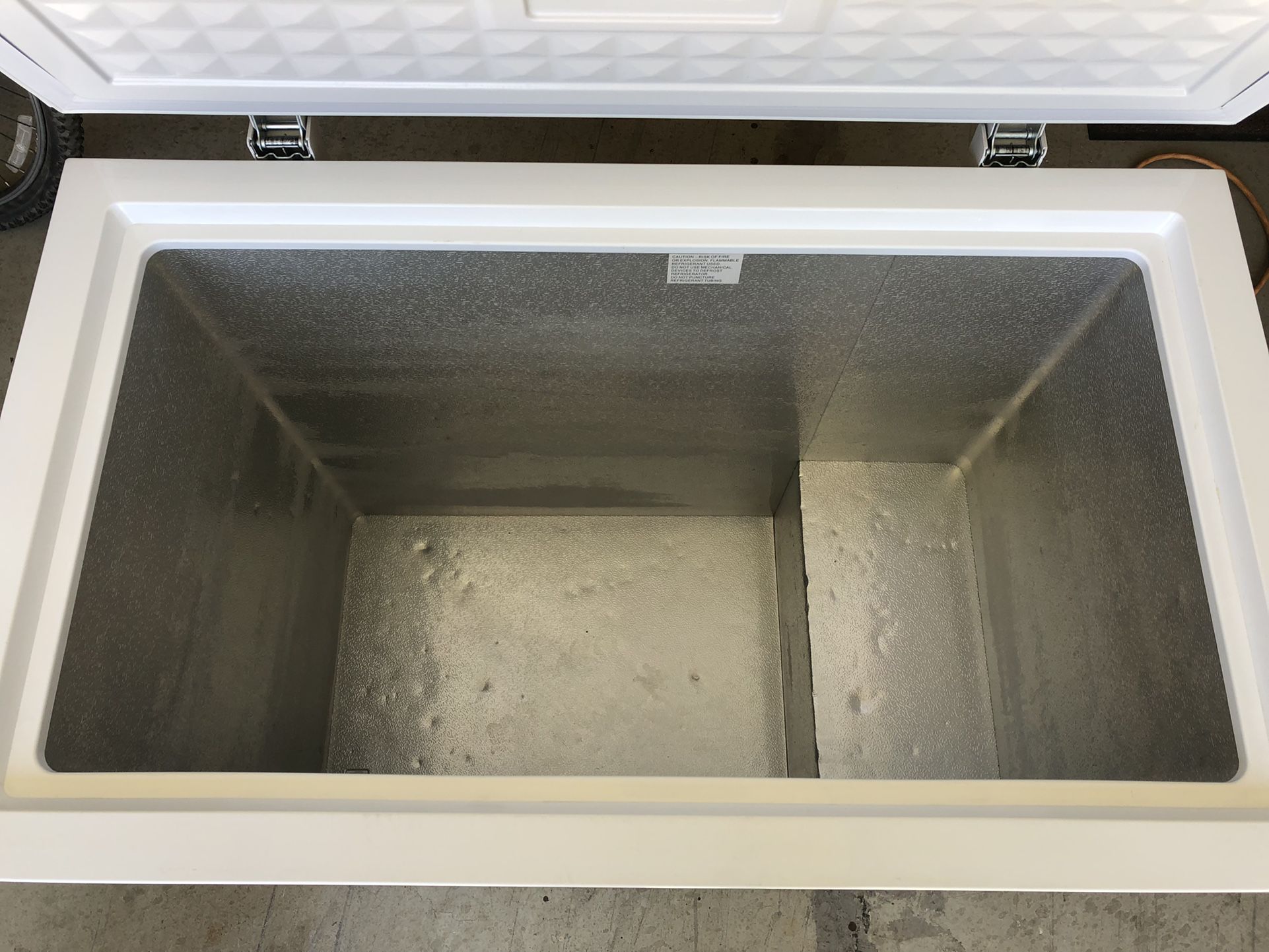 Criterion 7.0 - 7.2 cu. ft. White Manual Defrost Chest Freezer for Sale in  Lynwood, CA - OfferUp