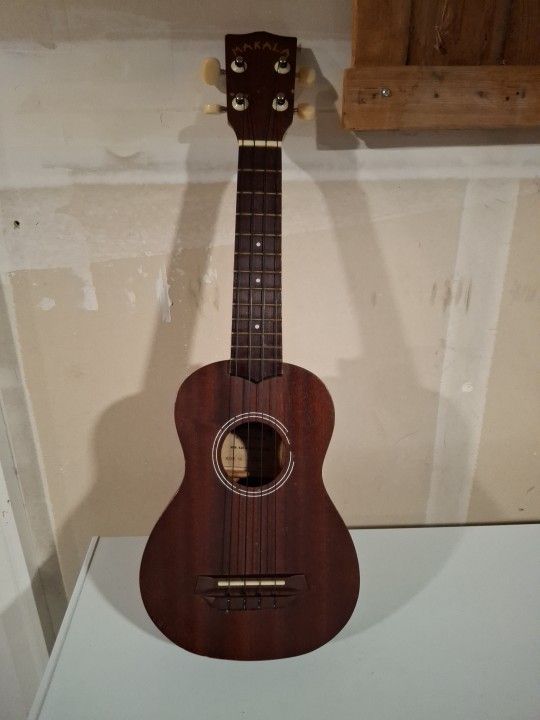 Ukulele Makala MK-S Classic Ukulele - W/Padded Case