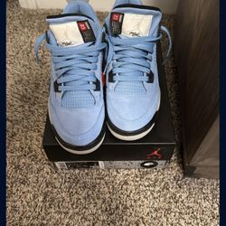 Air Jordan Retro 4 “University Blue”
