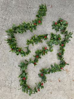 Holly Berry Garland