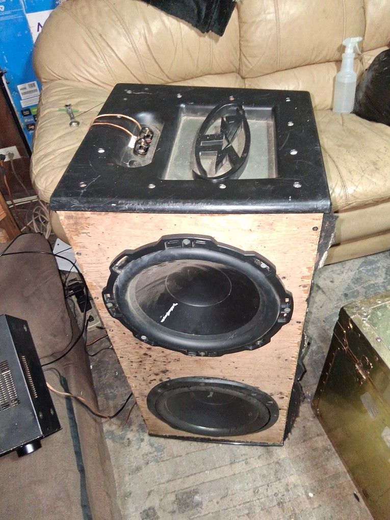 2 12" Dvc Rockford Fausgates Subwoofers And Box For $75