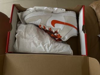 Nike Dunk High First Use – Women’s Size 9
