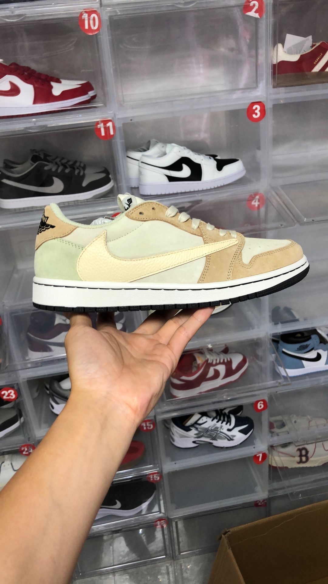 The new wholesale price of green barbs is only this pair.