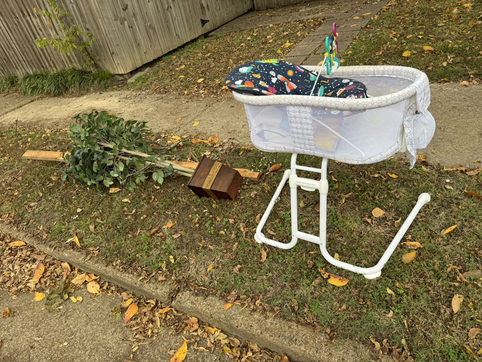 Curb alert - Corner Of Leonora & Verosa (White Station/Summer Area)