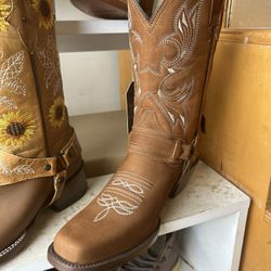 Female Boot 14