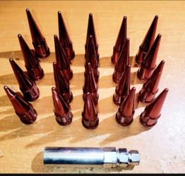 Lug Nut Set In Good Condition