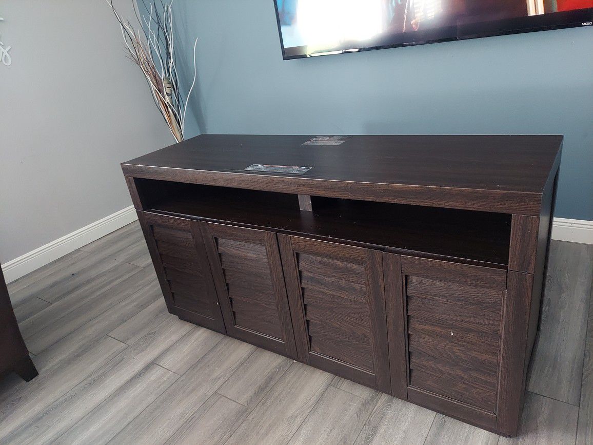 WOOD TV STAND