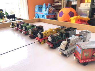 13 Thomas Trains: Metal Take-N-Play Take Alongs