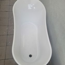 Acrylic bath tub