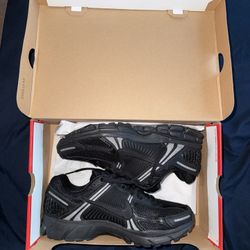 Men Nike Vomero 5 Triple Black Size 11.5