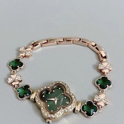 Four-leaf clover bracelet watch 