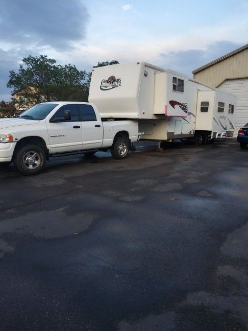 2002 CROSSROADS FIFTH WHEEL. &2005 Dodge Diesel Truck1