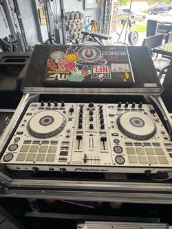 Pioneer DDJ-SR Performance DJ Controller