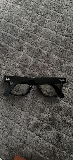Meta glasses