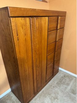 Oak dresser cabinet