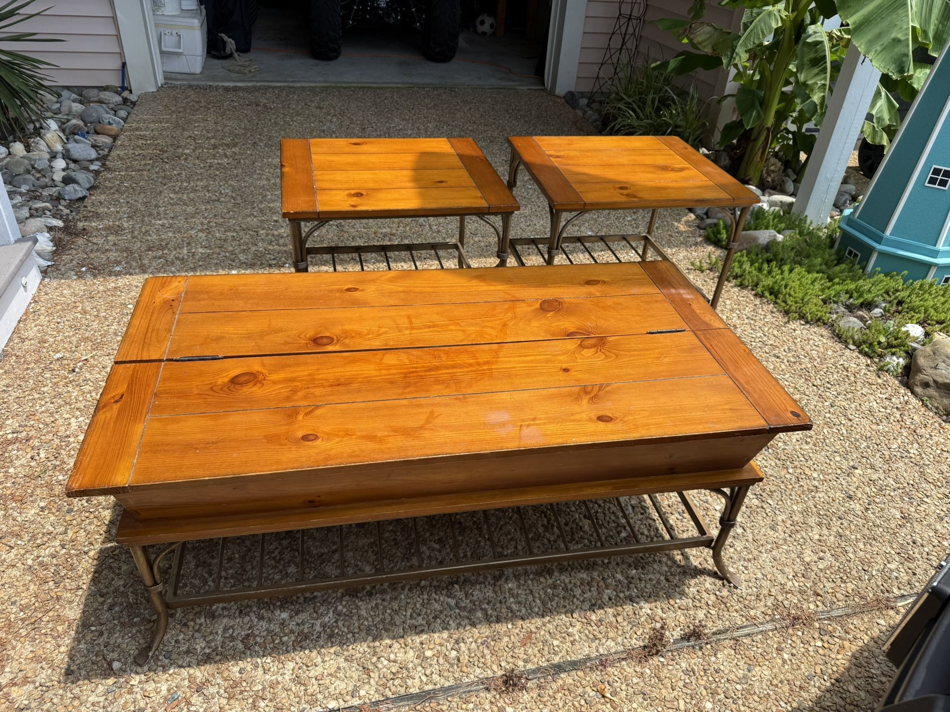 2 End Tables and Coffee Table. All Matching