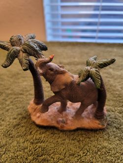 Hamilton Collection Elephant W/2 Palm Trees
