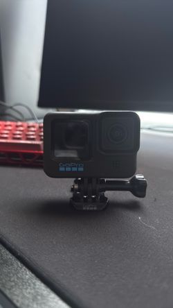 GoPro Hero 11 comes with SD card