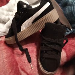 7.5 Puma  Fenty Sneakers