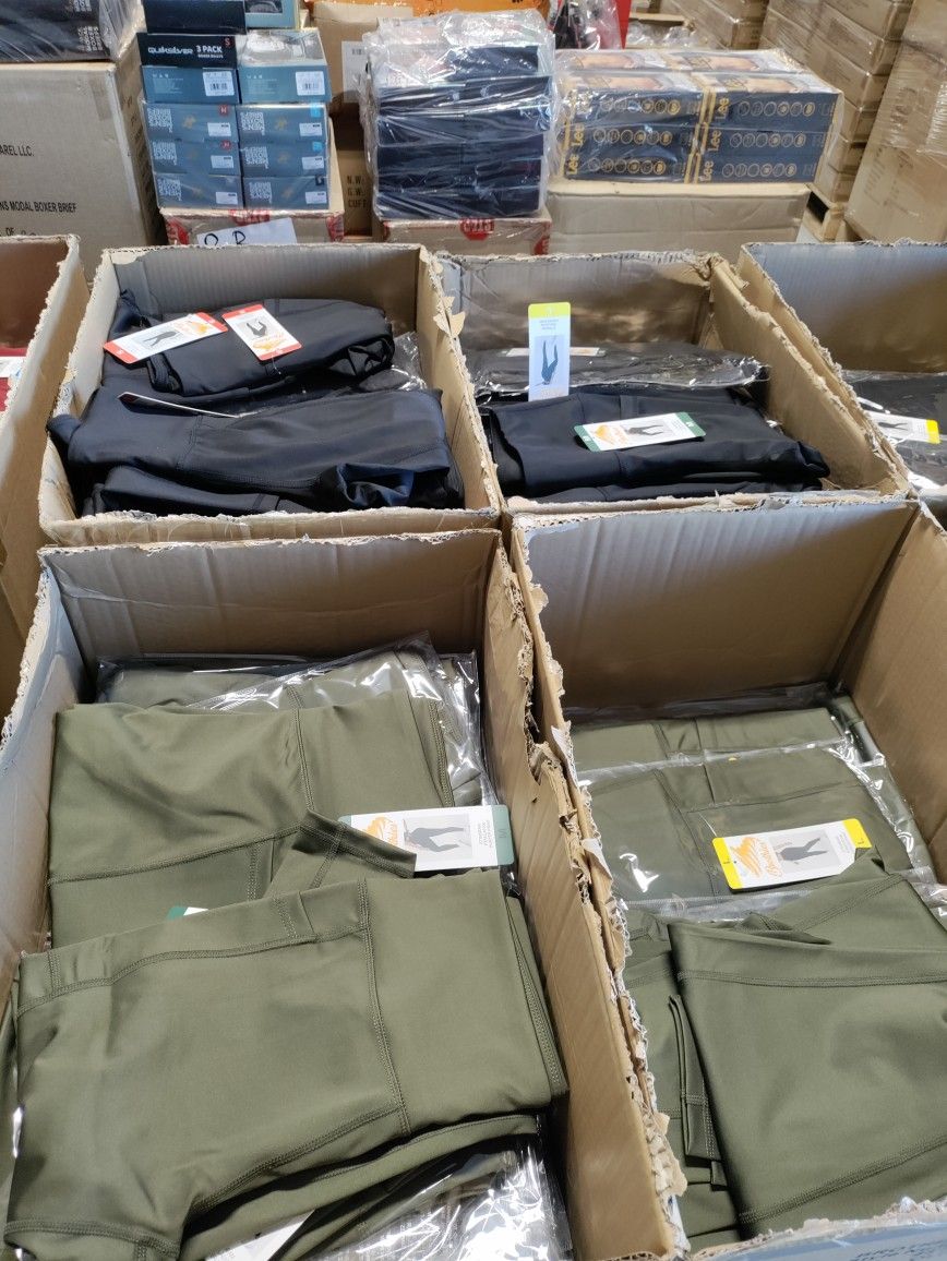 ROPA POR MAYOREO DOZENAS CAJAS O PALLETS PARA PRECIOS VISITE 2129 S WRIGHT ST SANTA ANA CA 92705 MARTES A VIERNES 9AM A 5 30 PM.