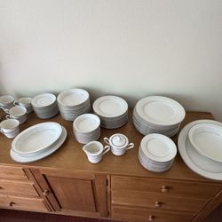 90 piece Noritake Ivory Dinner China set 7550 Marseille - sets of 12 Table China