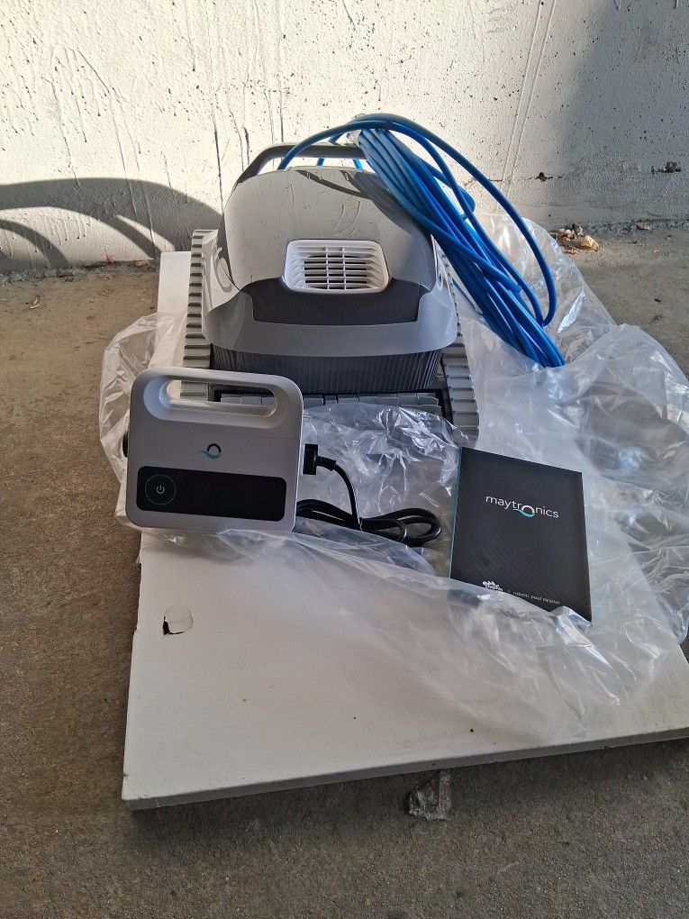 Maytronics Quantum Robotic Pool Cleaner