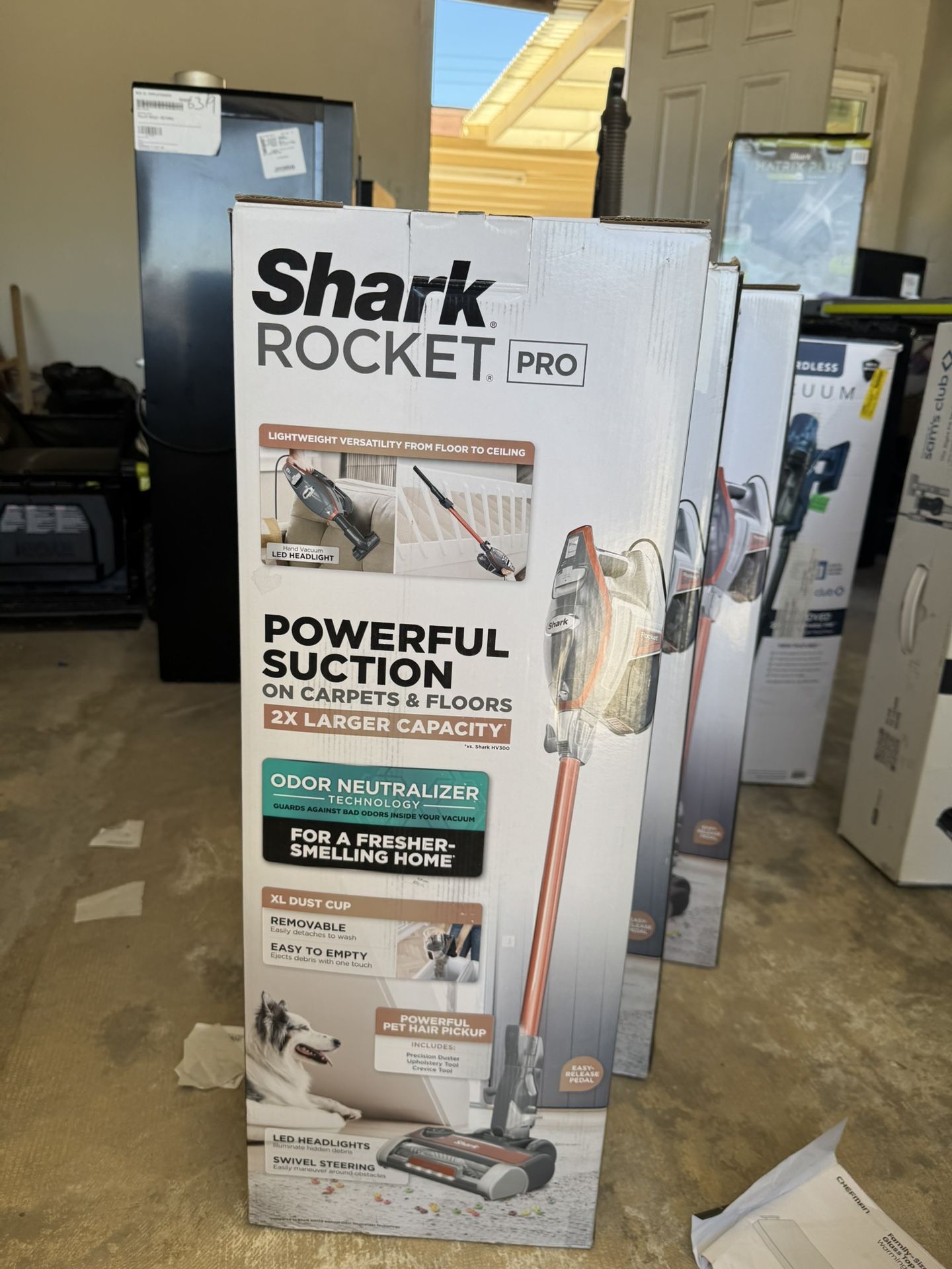 Like new Shark Rocket Pro Corded Vacuum Cleaner - Odor Neutralizer Technology, XL Dust Cup, Swivel Steering  Pick up in west covina  Shark Rocket Pro 