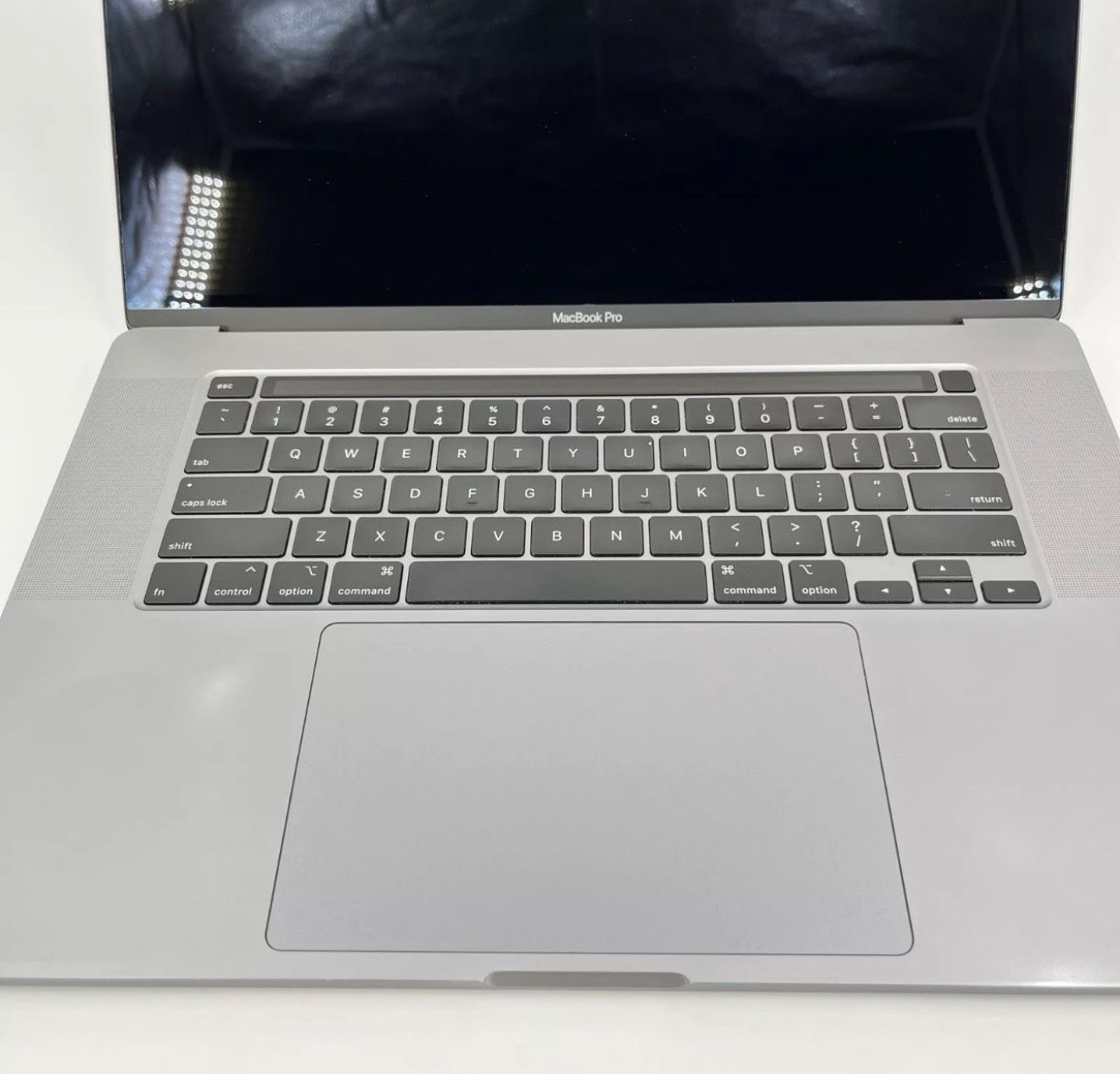 Apple MacBook Pro 16” i9 8-Core / 16 GB / 500GB SSD / 5500M GPU / 2019