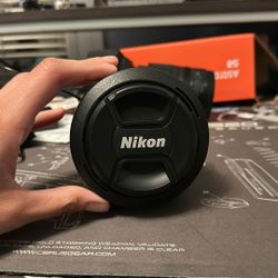 Nikon AF-S NIKKOR 85mm f/1.8 G Autofocus Lens {67}