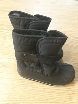 Kids snow boots size 12