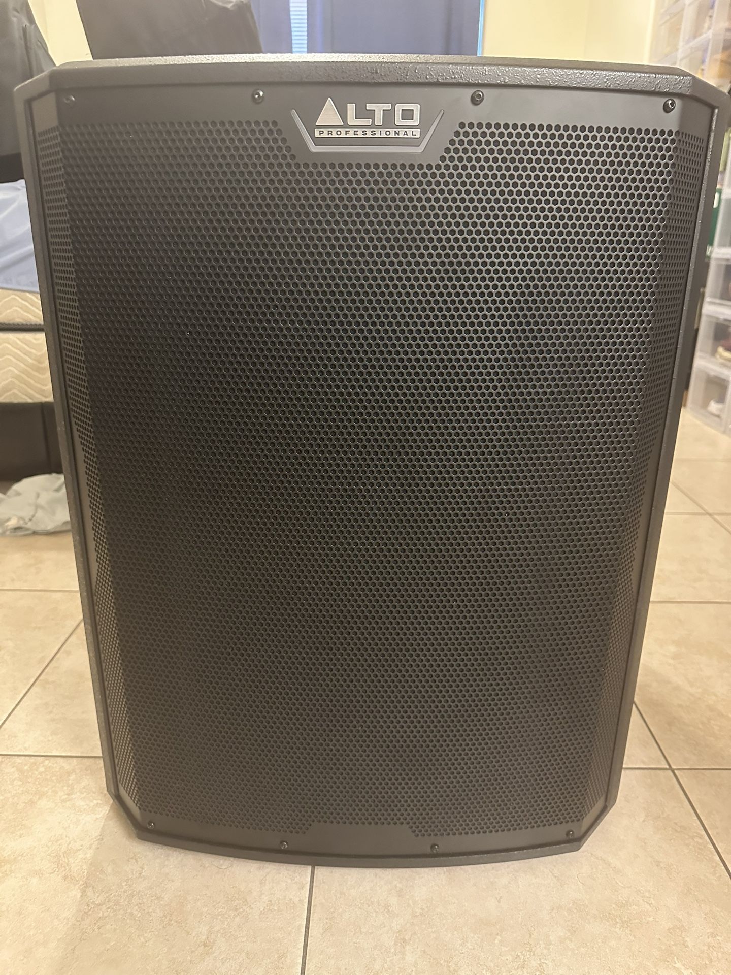 Alto Ts 18s  Sub Woofer $750 New Out Box 