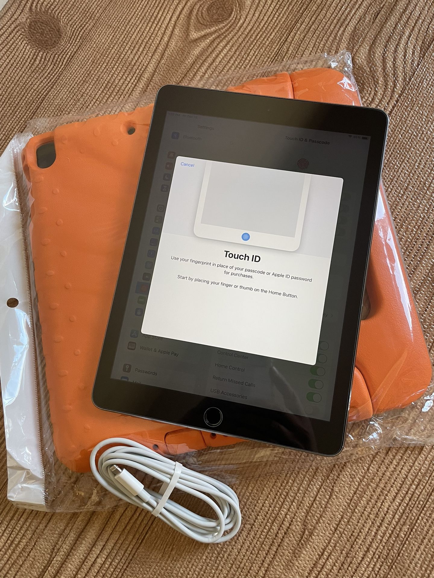 Apple iPad Air 2 64GB with Kids Case And Cable