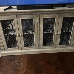 Accent cabinet 