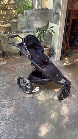 Thule jogging stroller