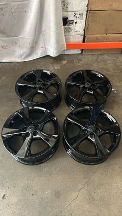 16” Rims Toyota Corolla, gloss black ,,, firm price ,,,