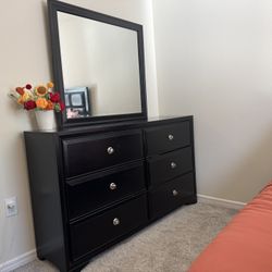Queen Bedroom Set