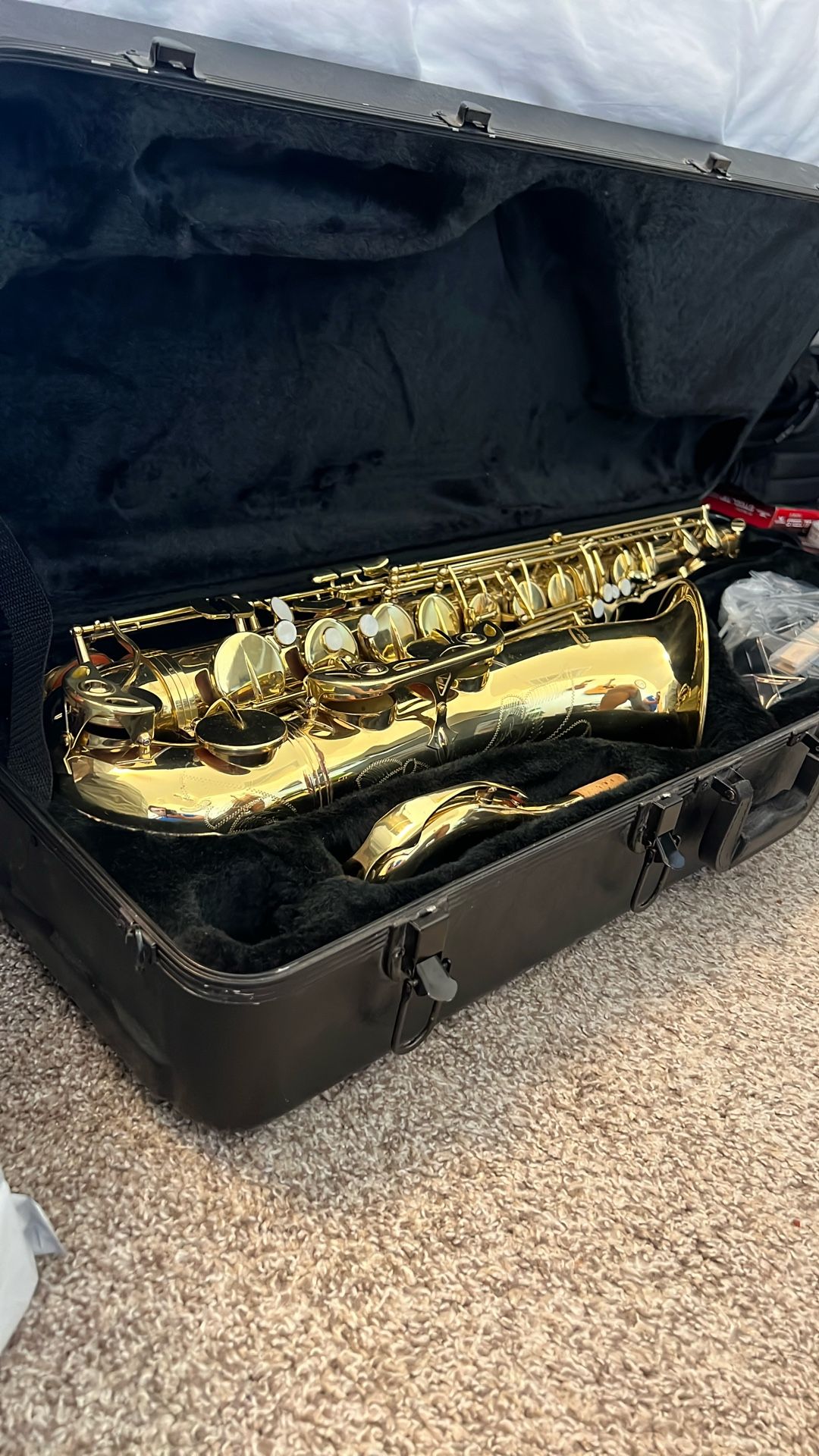ANTHEM SAXOPHONE WITH CASE