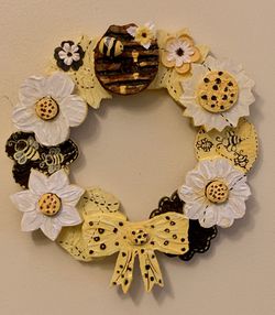 Wooden Bumblebee Wreath