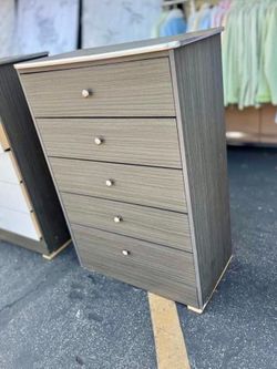 ✨100% Brand new✨ Grey 5 drawer dresser