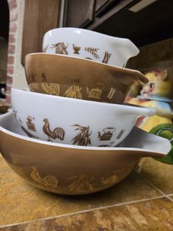 PYREX Early Americana Cinderella Bowl Set